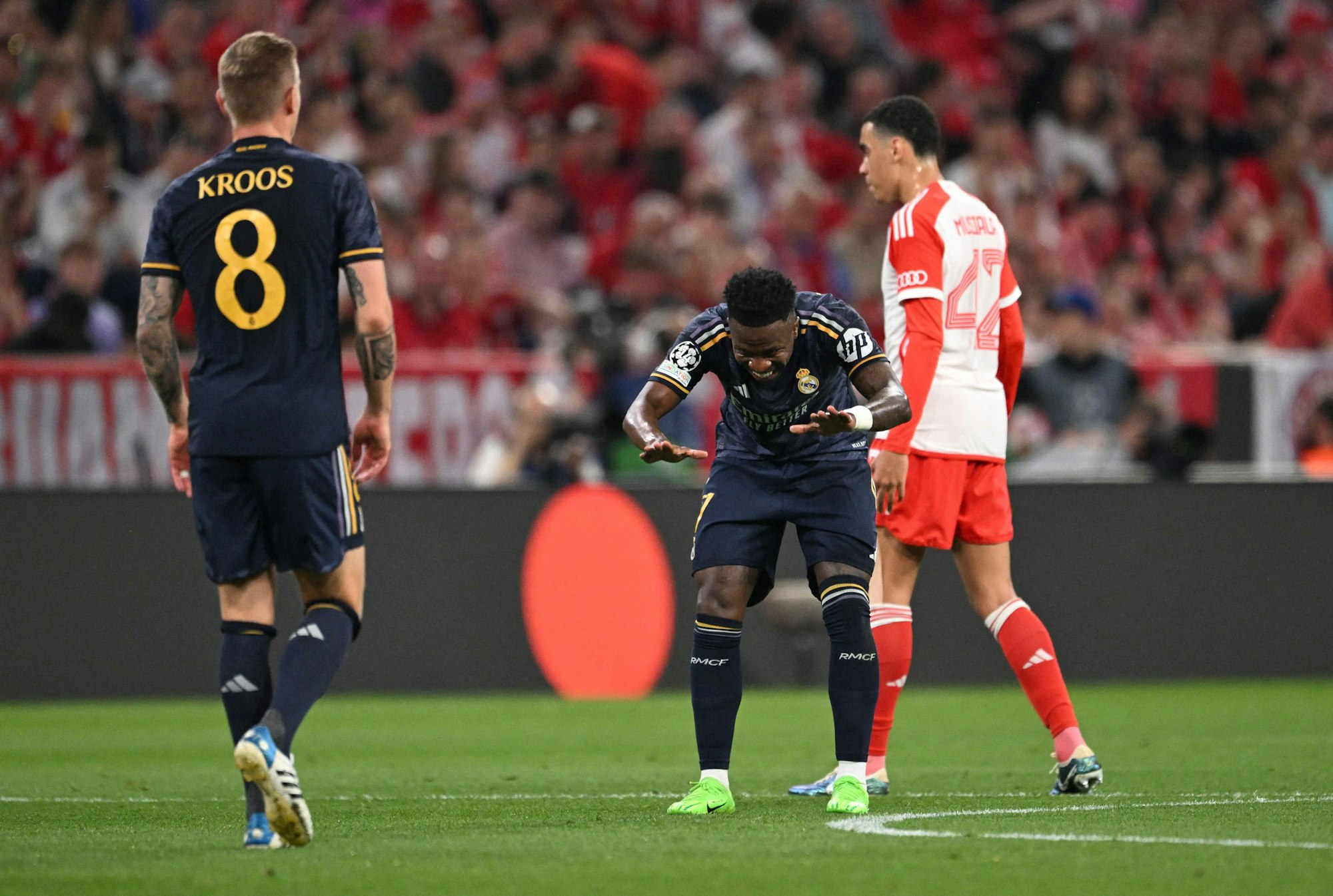 Real Madrid's Brazilian forward #07 Vinicius Junior celebrates with Real Madrid's German midfielder #08 Toni Kroos scoring during the UEFA Champions League semi-final first leg football match between FC Bayern Munich and Real Madrid CF on April 30, 2024 in Munich, southern Germany. (Photo by Kirill KUDRYAVTSEV / AFP)