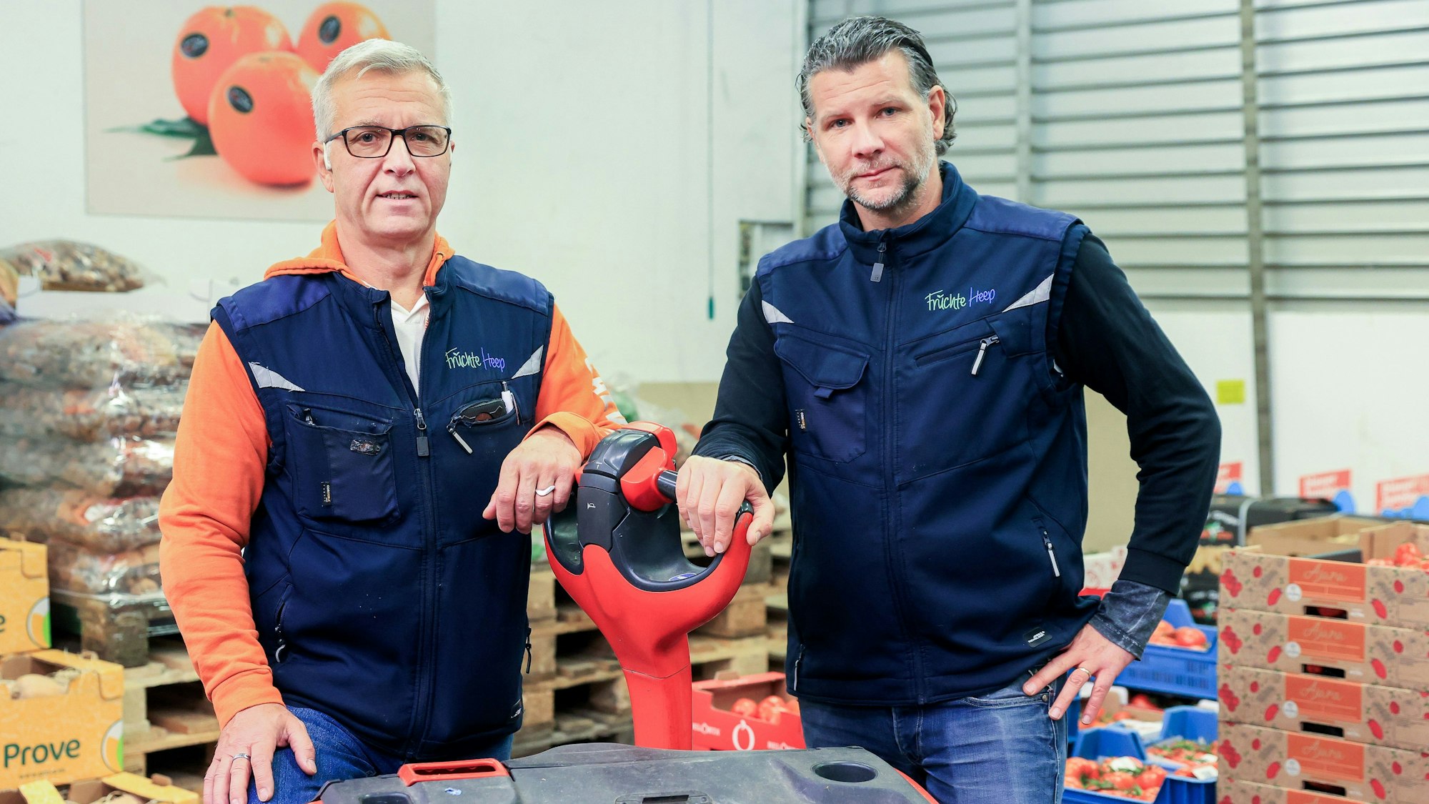 Norbert Heep und Daniel Kacprzak, Händler am Großmarkt. Die Händler fordern eine sichere Zukunftsperspektive.
