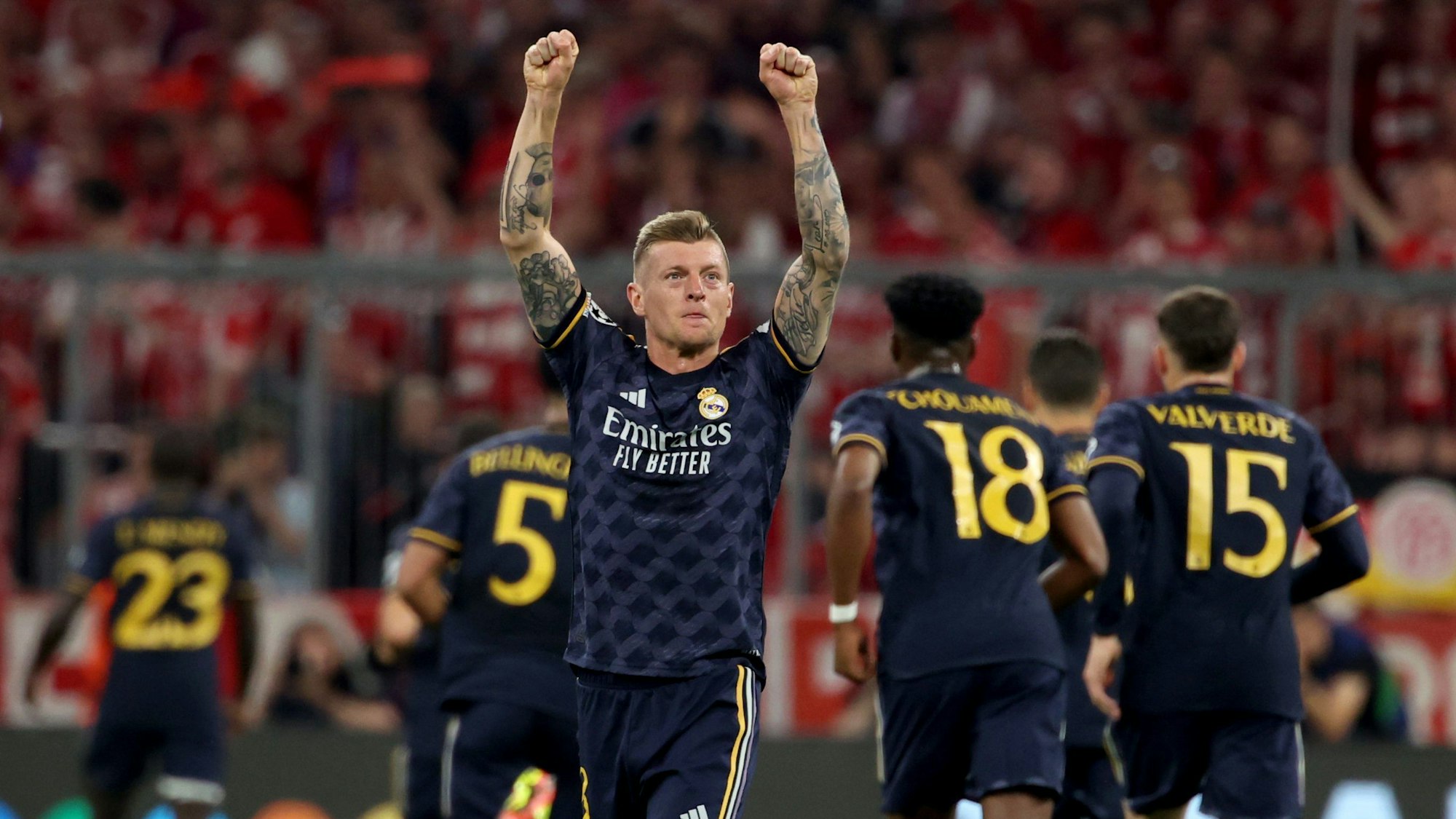 Madrids Toni Kroos jubelt nach dem Tor zum 0:1, das er mit einem Pass vorbereitet hat.