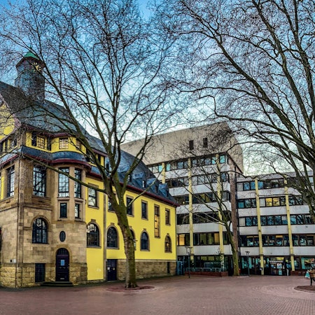 Auf dem Bild ist das Rathaus zu sehen.