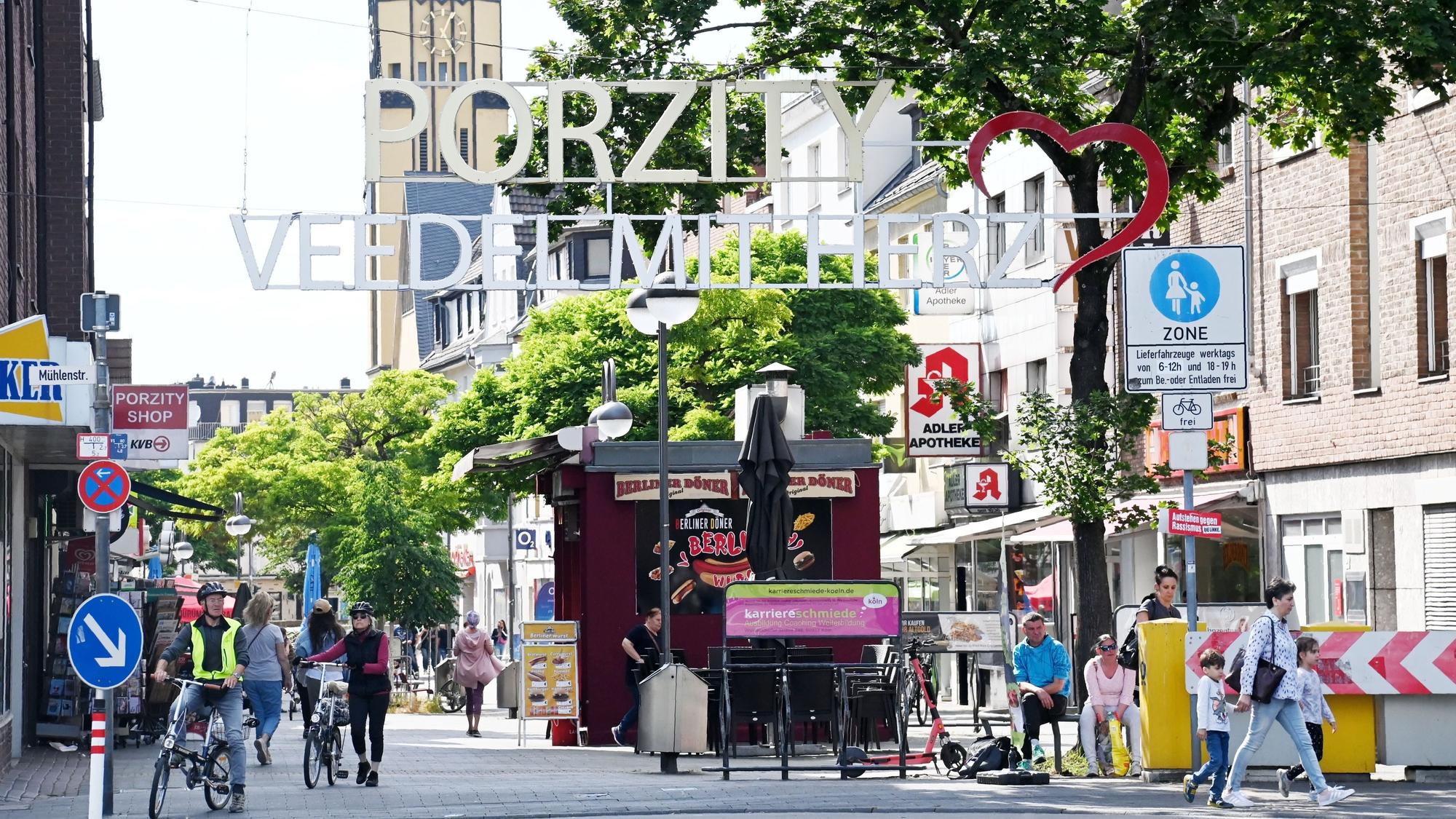 20.06.2022 Köln.
Fußgängerzone in Porz (Porzity, Bahnhofstraße).
