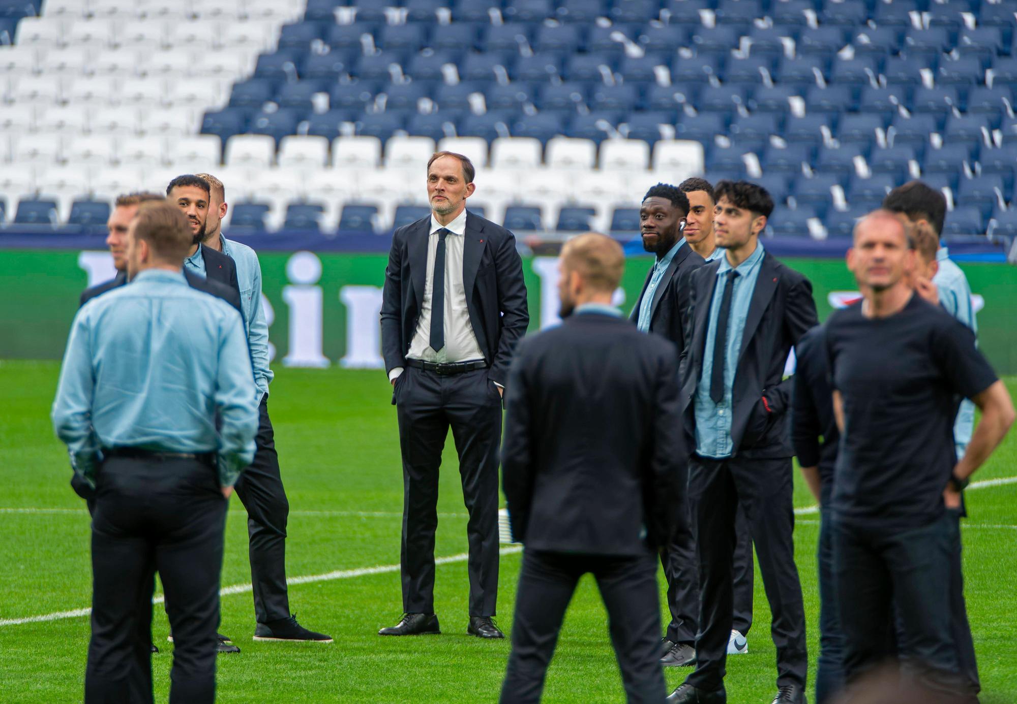 Die Mannschaft des FC Bayern begeht das Santiago Bernabéu in Madrid vor dem Champions-League-Rückspiel gegen Real.