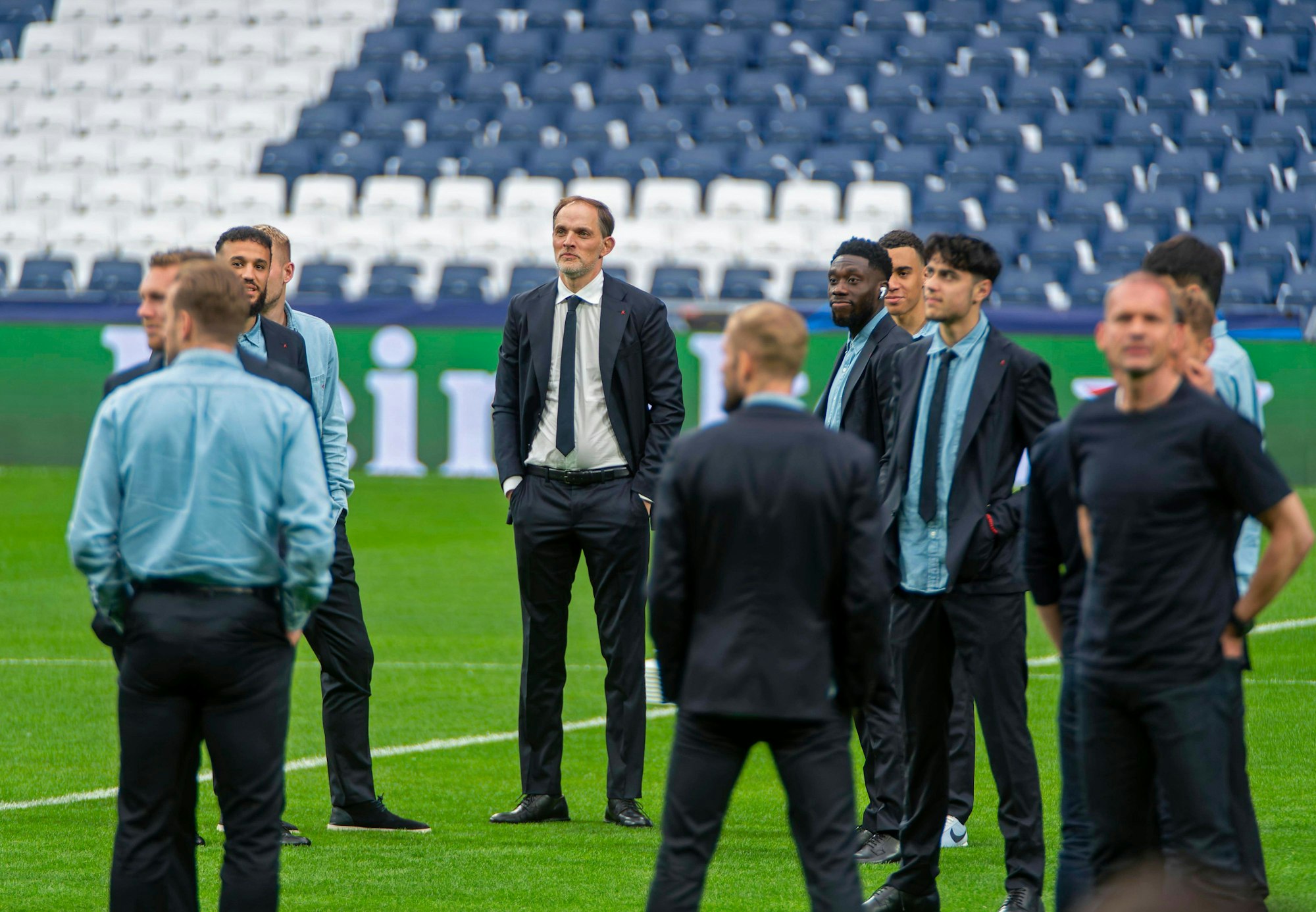 Die Mannschaft des FC Bayern begeht das Santiago Bernabéu in Madrid vor dem Champions-League-Rückspiel gegen Real.