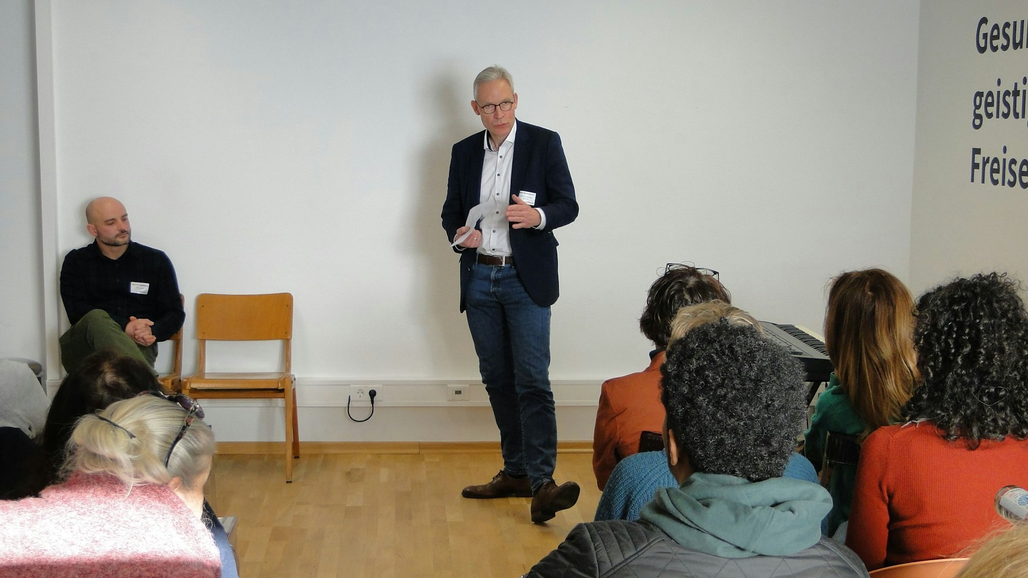 Der  Vorstand der AOK Rheinland/Hamburg Michael Mohrmann, hier bei einer Veranstaltung in der Kümmerei 2023, hat sich in einem Statement für den Erhalt stark gemacht.