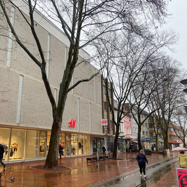 Auf dem Bild ist die H&M Filiale in Frechen zu sehen.