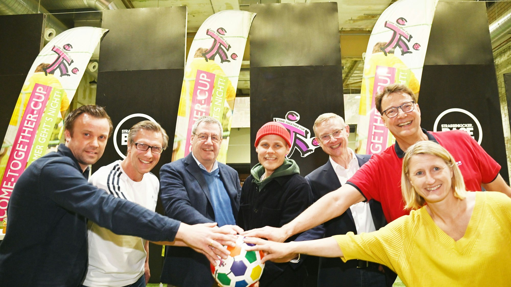 Die Pressekonferenz zum Come Together Cup 2024. Von links.: Sebastian Lange, Dr. Christos Katzidis, Dr. Werner Wolf, Oliver Niesen, Gregor Timmer, Andreas Stiene, Sonja Fuss.