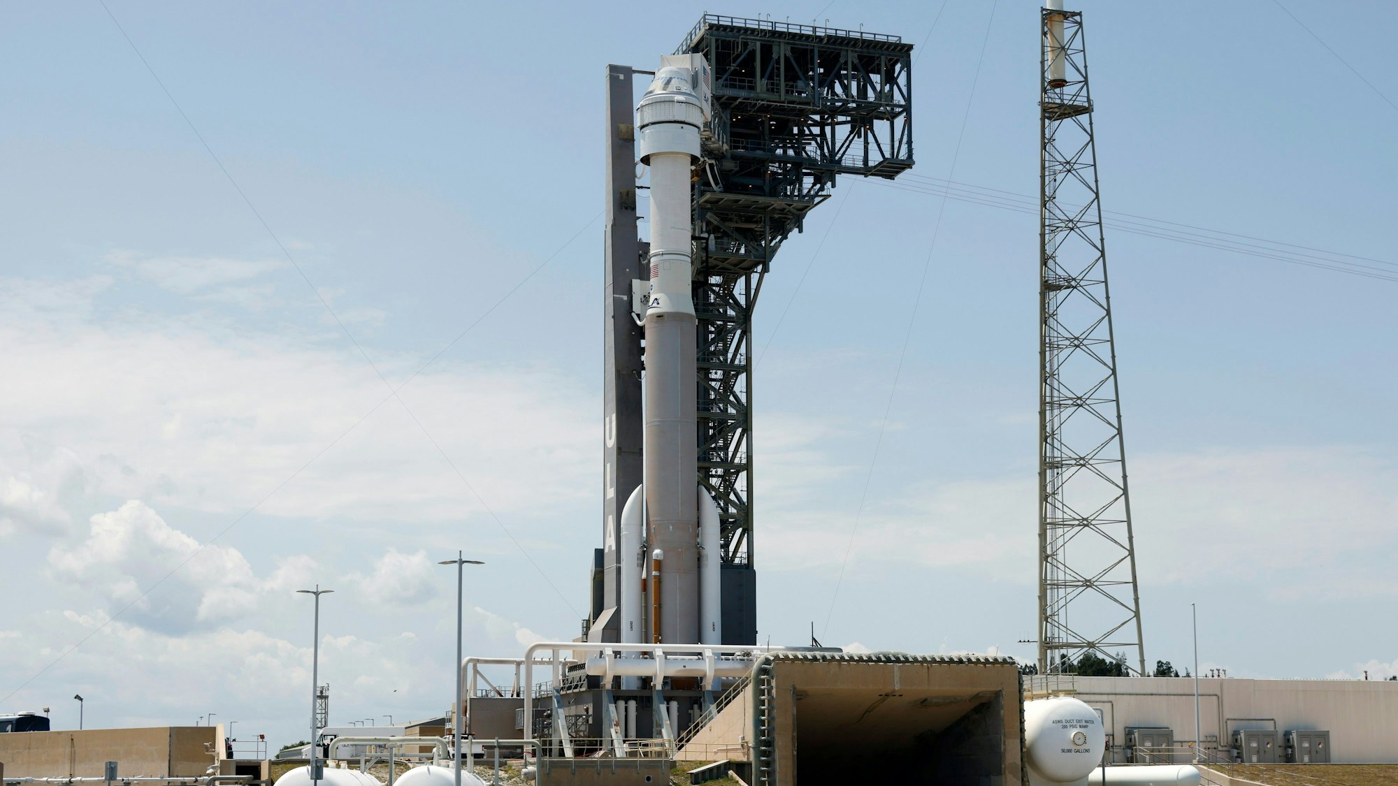 Die Starliner-Kapsel von Boeing auf einer Atlas-V-Rakete ist auf dem Space Launch Complex 41 der Cape Canaveral Space Force Station zu sehen, einen Tag nachdem die Mission zur Internationalen Raumstation wegen eines Problems mit einem Druckregelventil abgebrochen wurde
