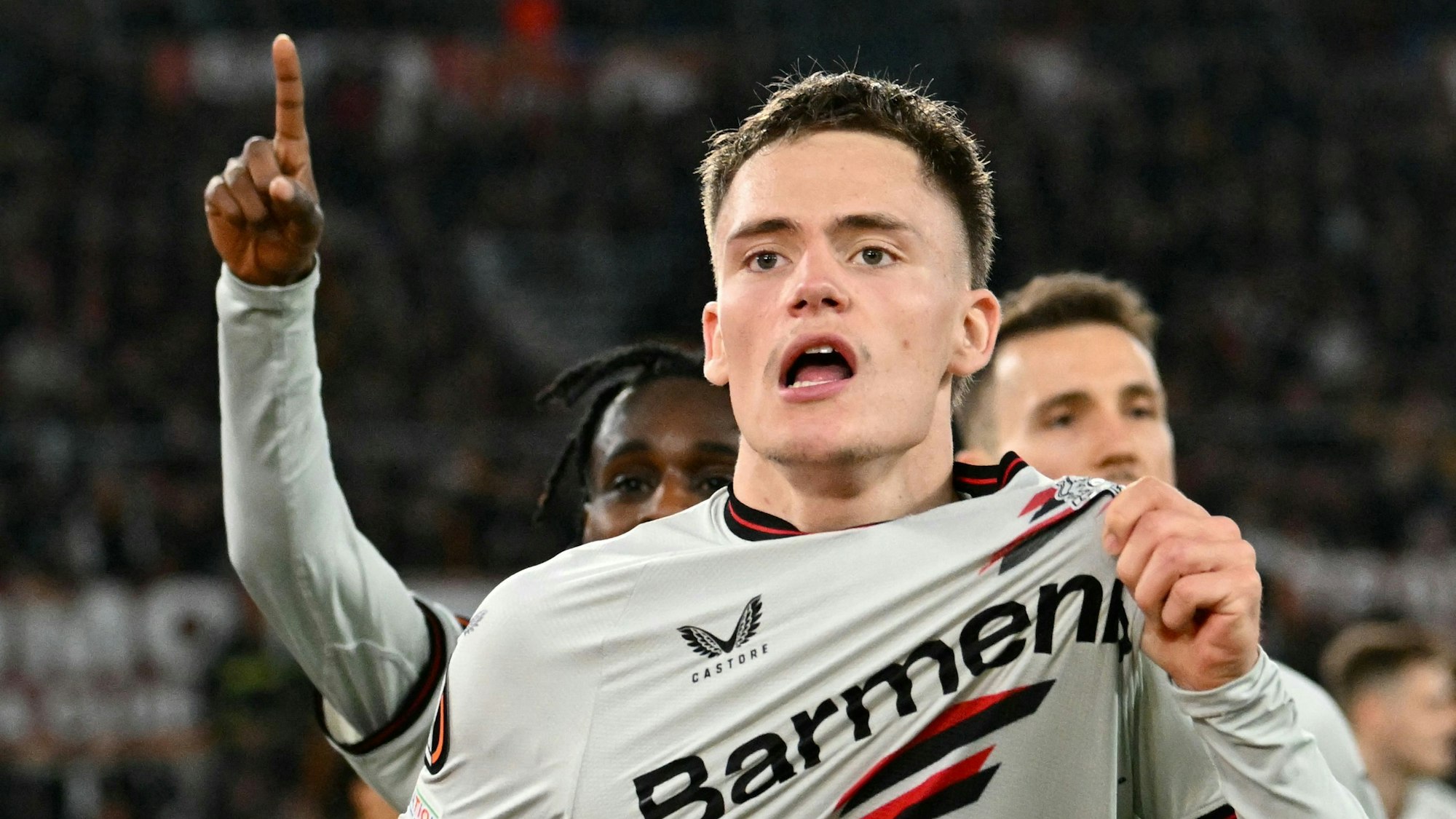 Florian Wirtz bejubelt ein Tor.