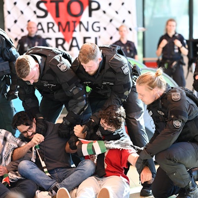 Die Polizei räumt ein Protestcamp propalästinensische Aktivisten in einem Gebäude der Universität Bremen.