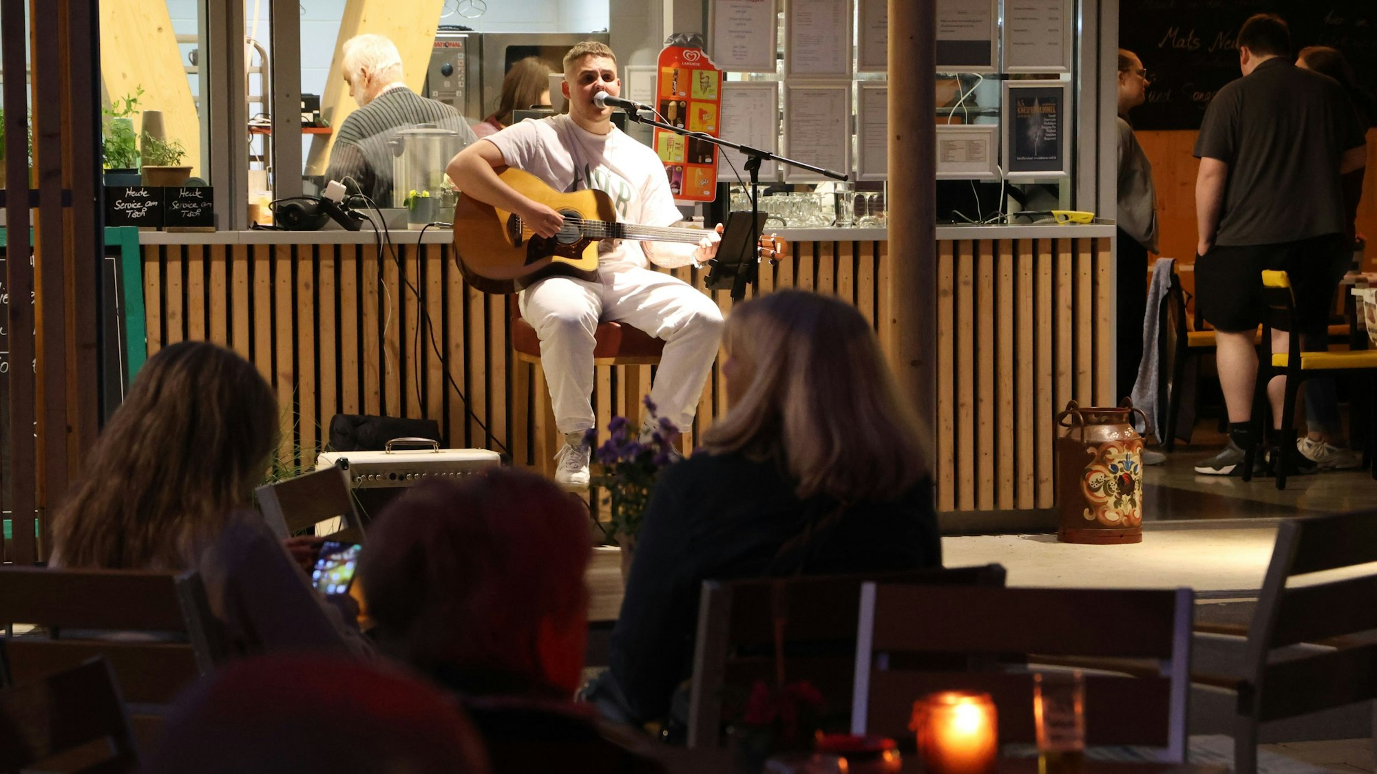 Mats Neuhoff im Seecafé