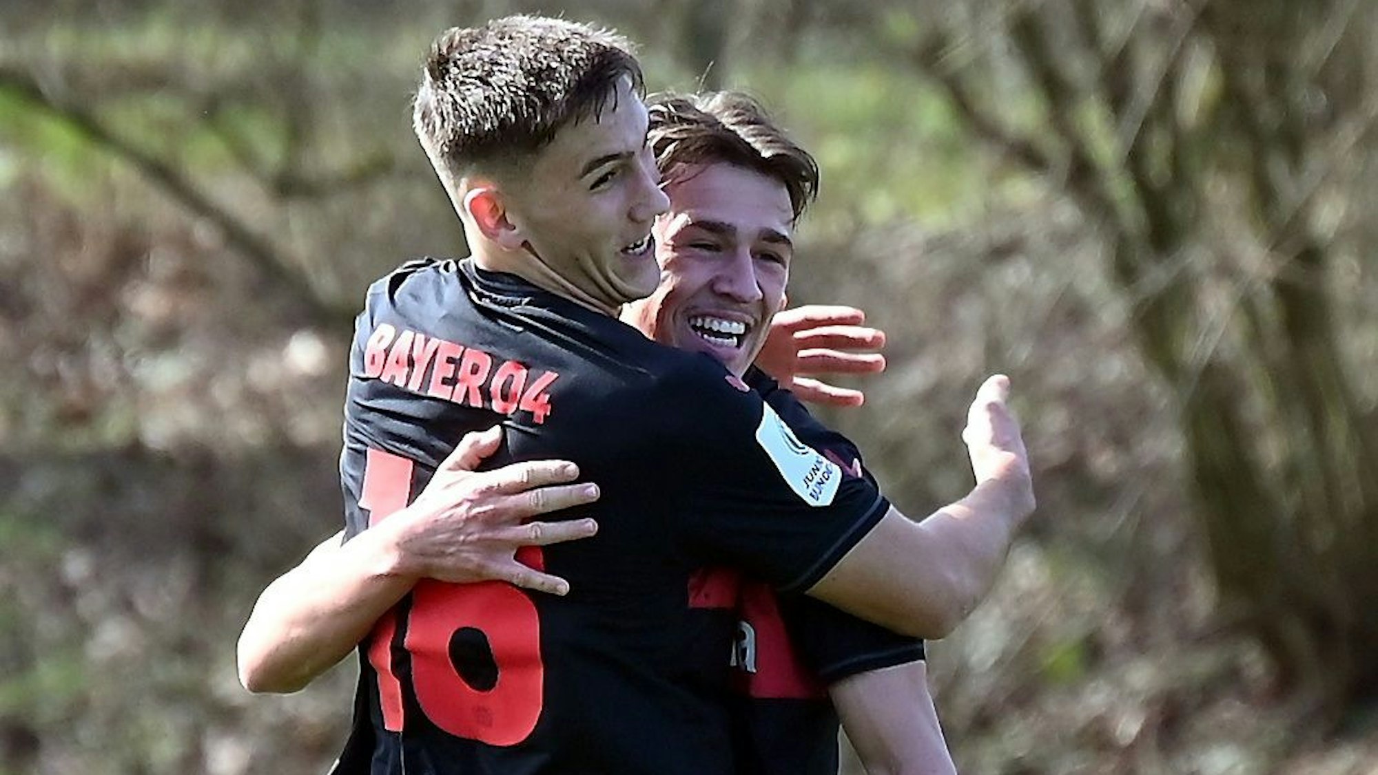 03.03.23024, Fussball-Bayer 04-U19-Paderborn
links: Marton Szep (Bayer)
rechts: Toschütze Noah Pesch (Bayer9
Foto: Uli Herhaus