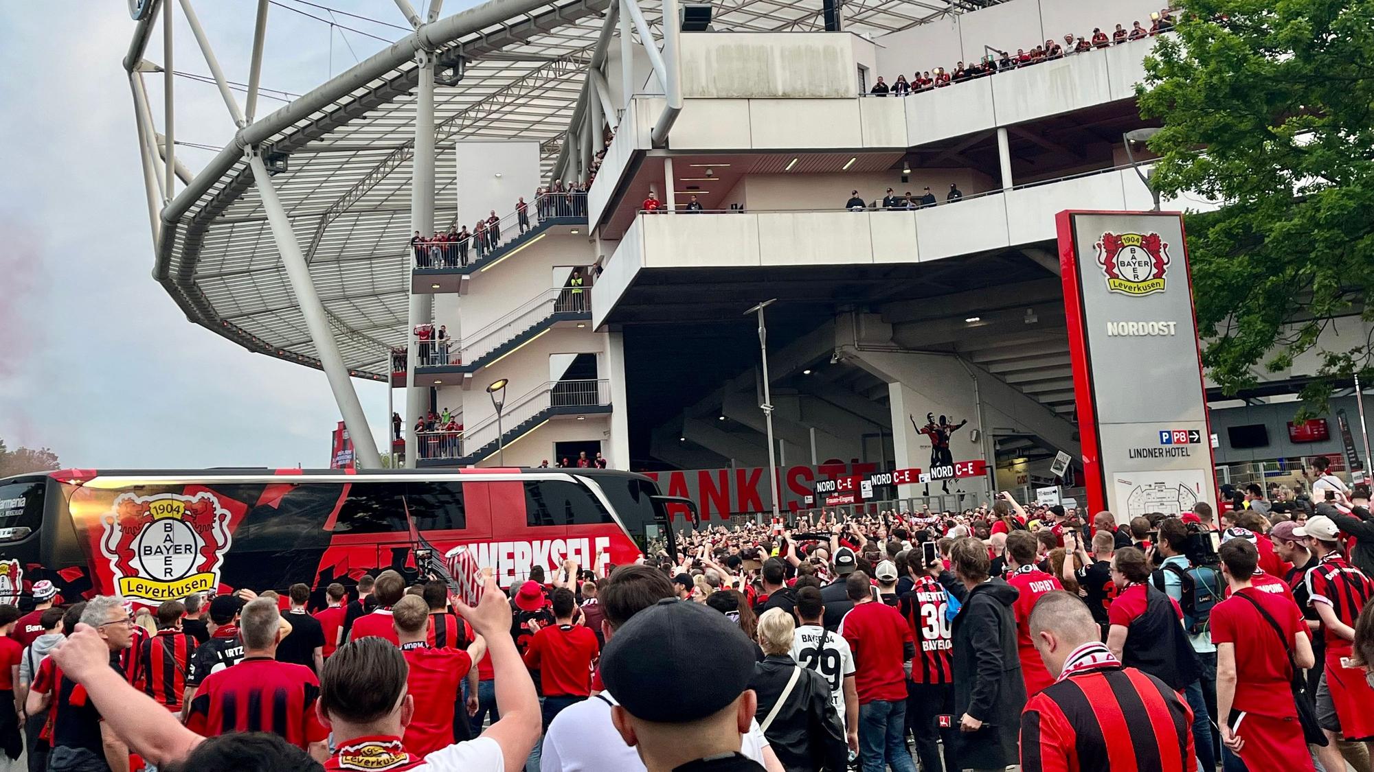 Busankunft ab der Bay-Arena