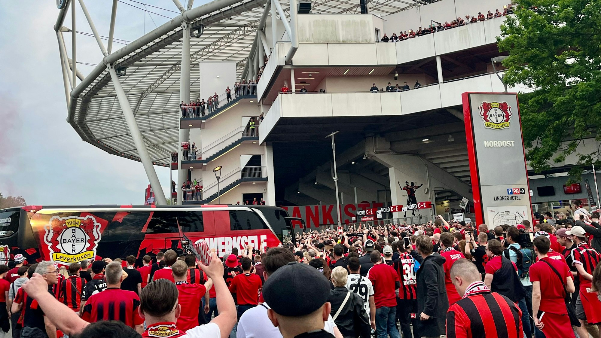 Busankunft ab der Bay-Arena