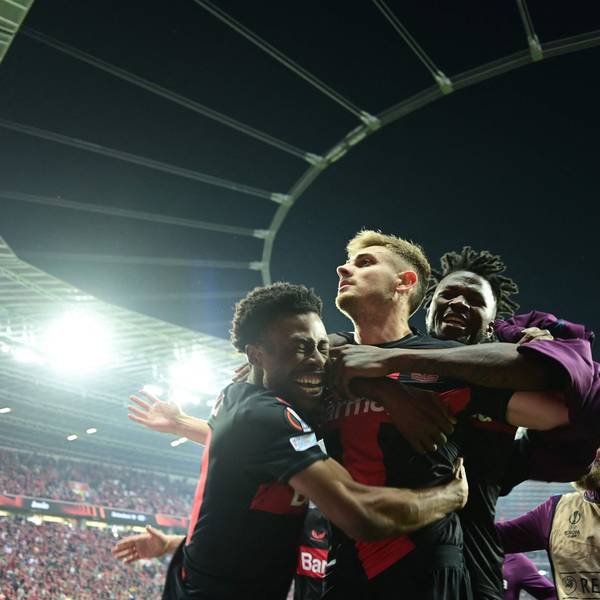 Leverkusen's players celebrate after Bayer Leverkusen's Croatian defender #02 Josip Stanisic (C) scored the 2-2 during the UEFA Europa League semi final second leg football match between Bayer Leverkusen and ASC Roma in Leverkusen, on May 9, 2024. (Photo by INA FASSBENDER / AFP)