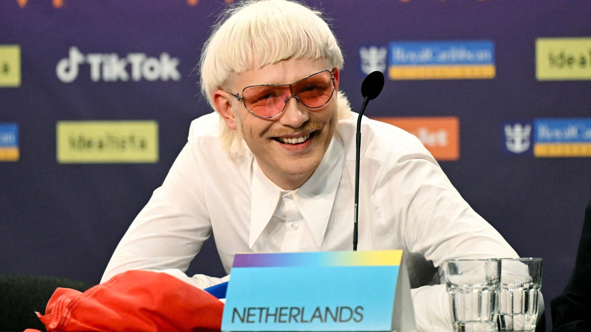 Joost Klein bei der Pressekonferenz.