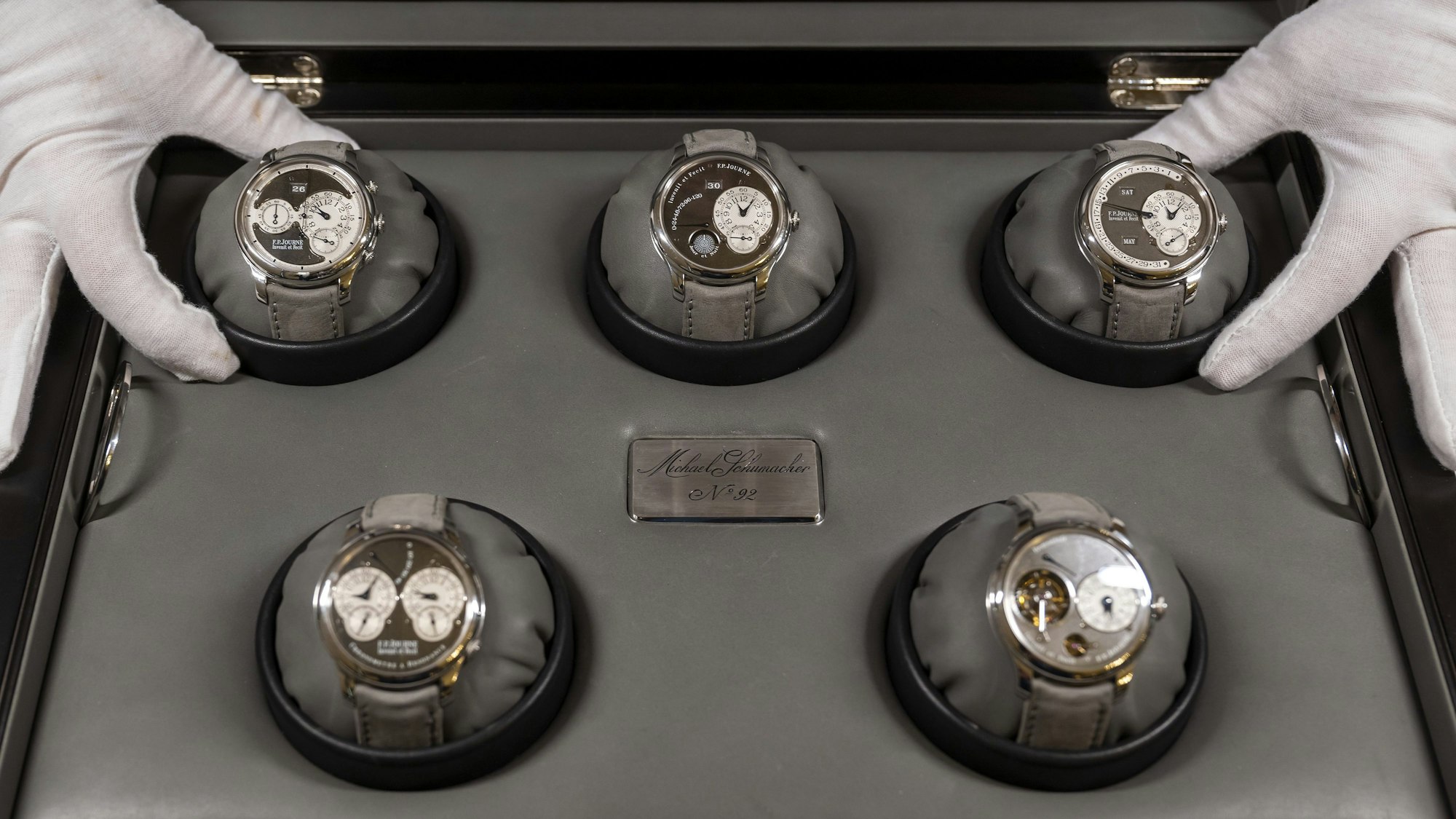 30 Jahre nach dem ersten Formel-1-Sieg von Michael Schumacher werden aus seinem Besitz in Genf acht Uhren versteigert.