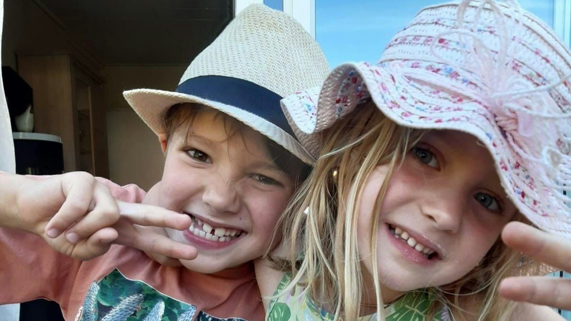 Das Bild zeigt Salvo und seine Schwester Stelle aus Alt-Hürth