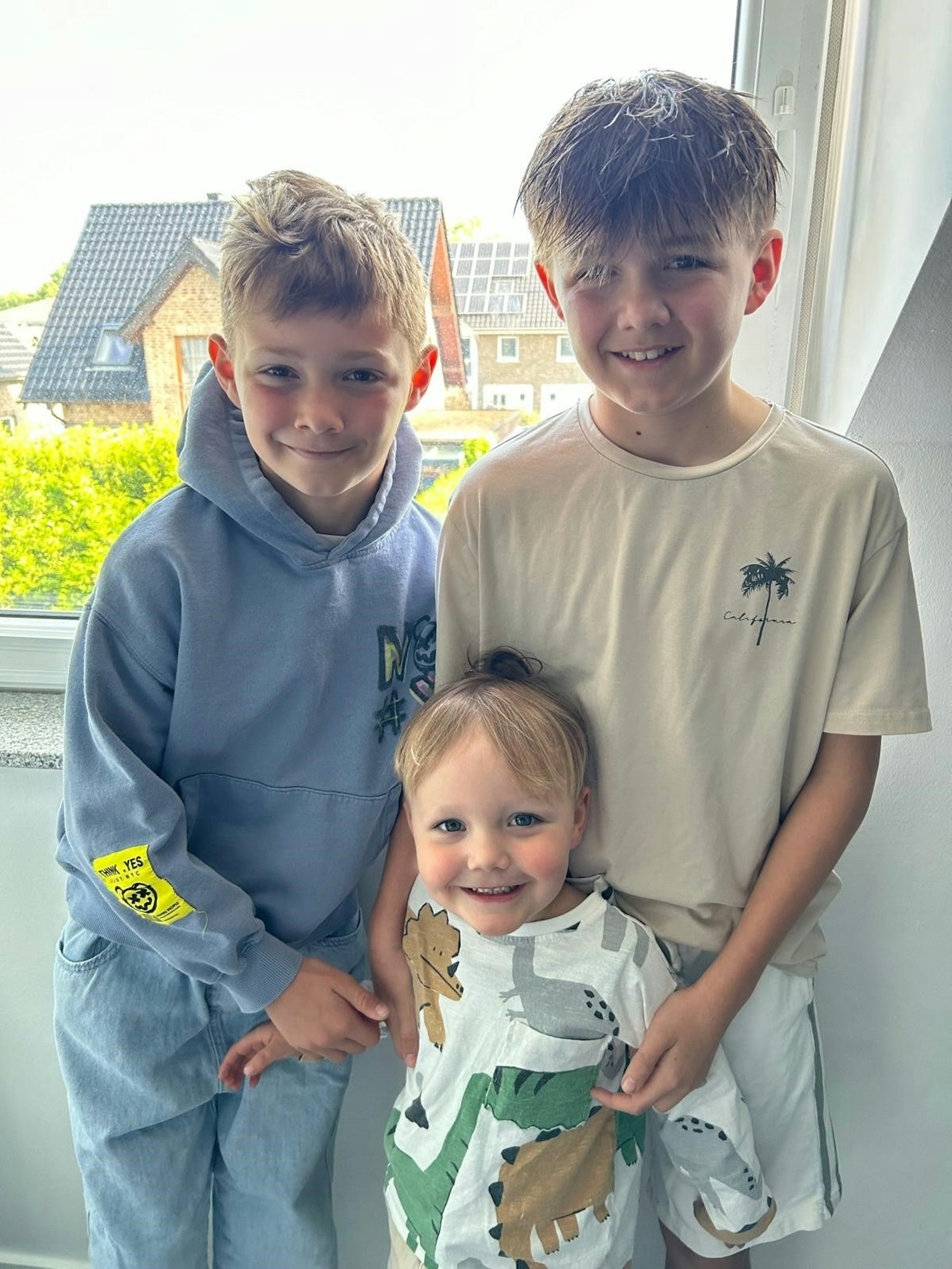 Das Bild zeigt Tom (13), Leo (9) und Mika (3) aus Kerpen-Sindorf