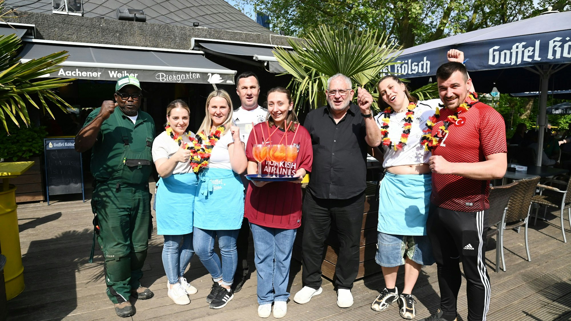 Josef Rayes und sein Team vom Biergarten Aachener Weiher freuen sich auf die EM 2024