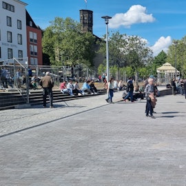 Das neue gestaltete Rheinufer.