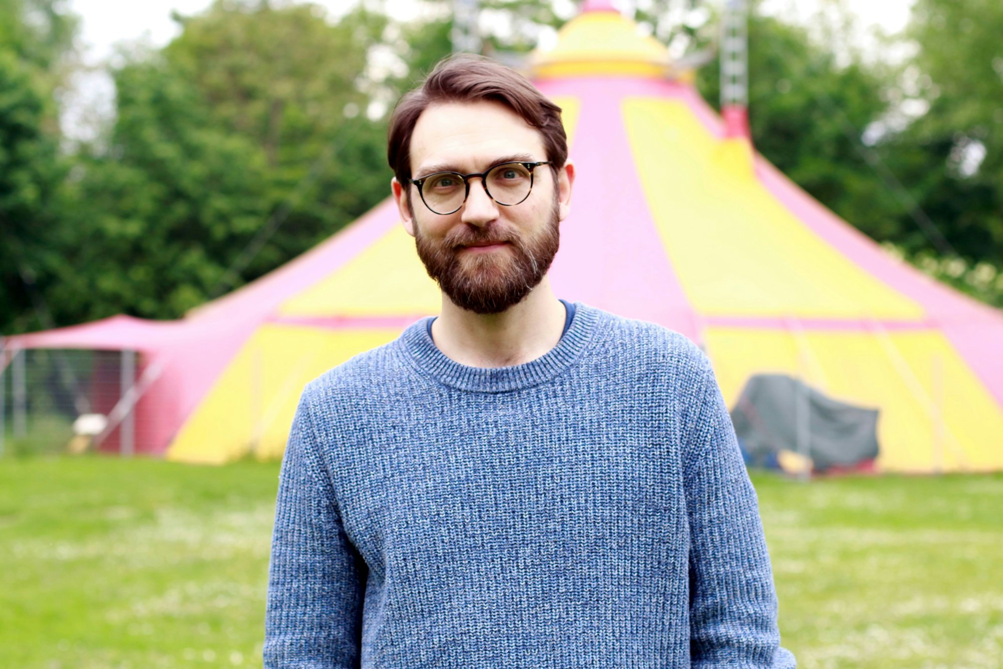 Der künstlerische Leiter des CIrcus Dance Festival ist Artist, Choreograph und Teil der Kölner Kompanie Overhead Project.