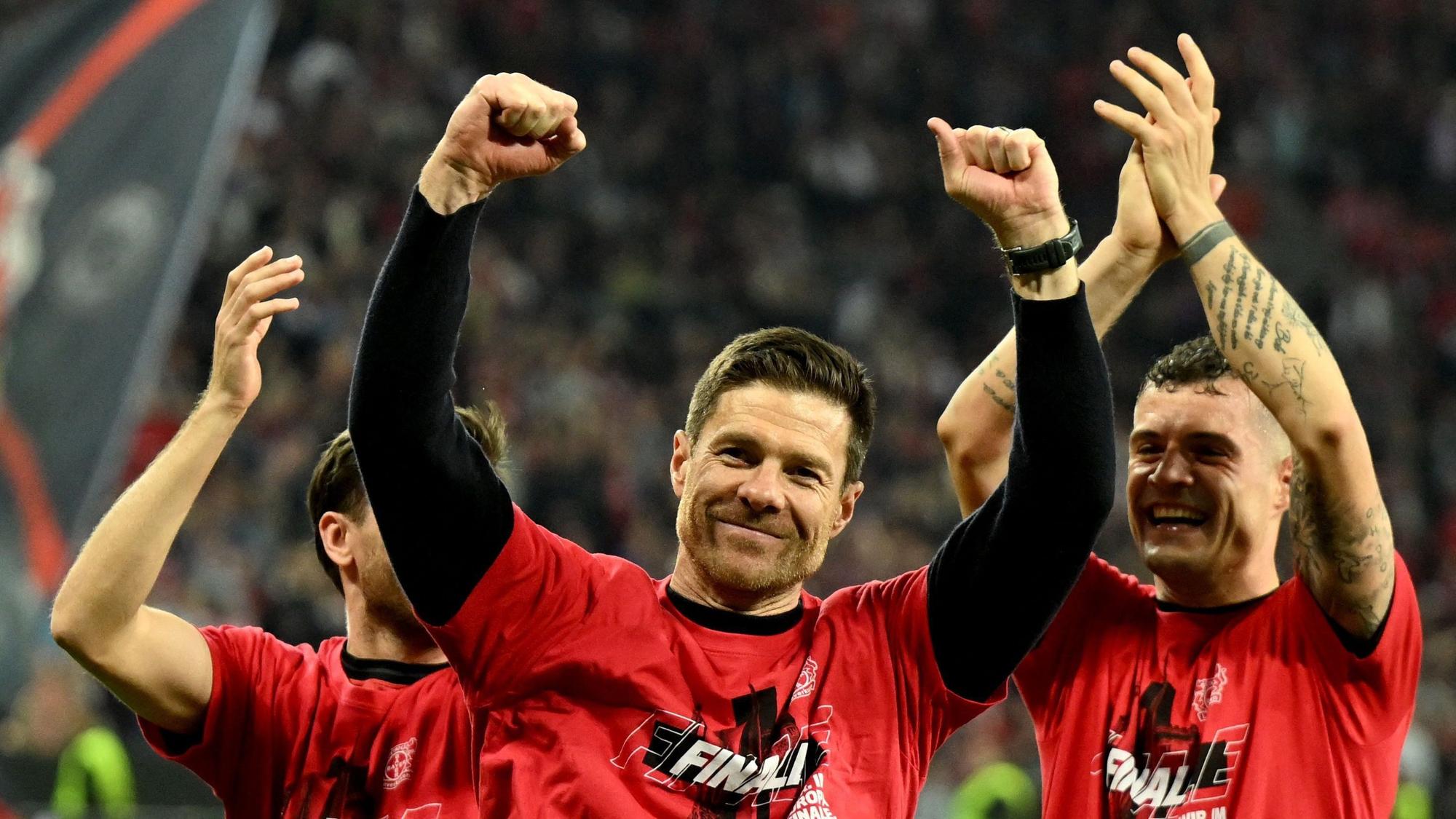 Pure Freude nach dem Einzug ins Europa-League-Finale (v.l.): Jonas Hofmann, Xabi Alonso und Granit Xhaka.