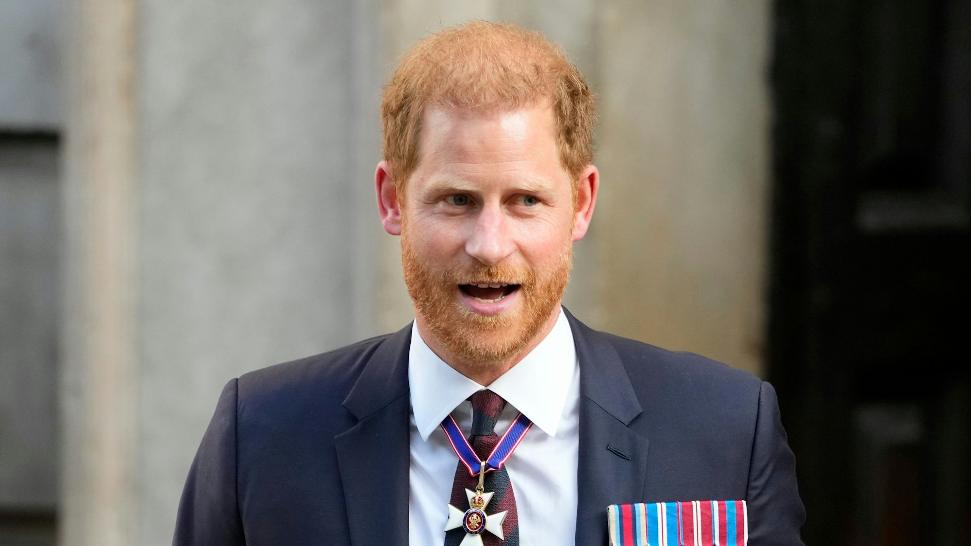 Prinz Harry verlässt die Kathedrale St. Paul's in London, nachdem er an einem Dankgottesdienst zum 10-jährigen Bestehen der Invictus Games Foundation teilgenommen hat.