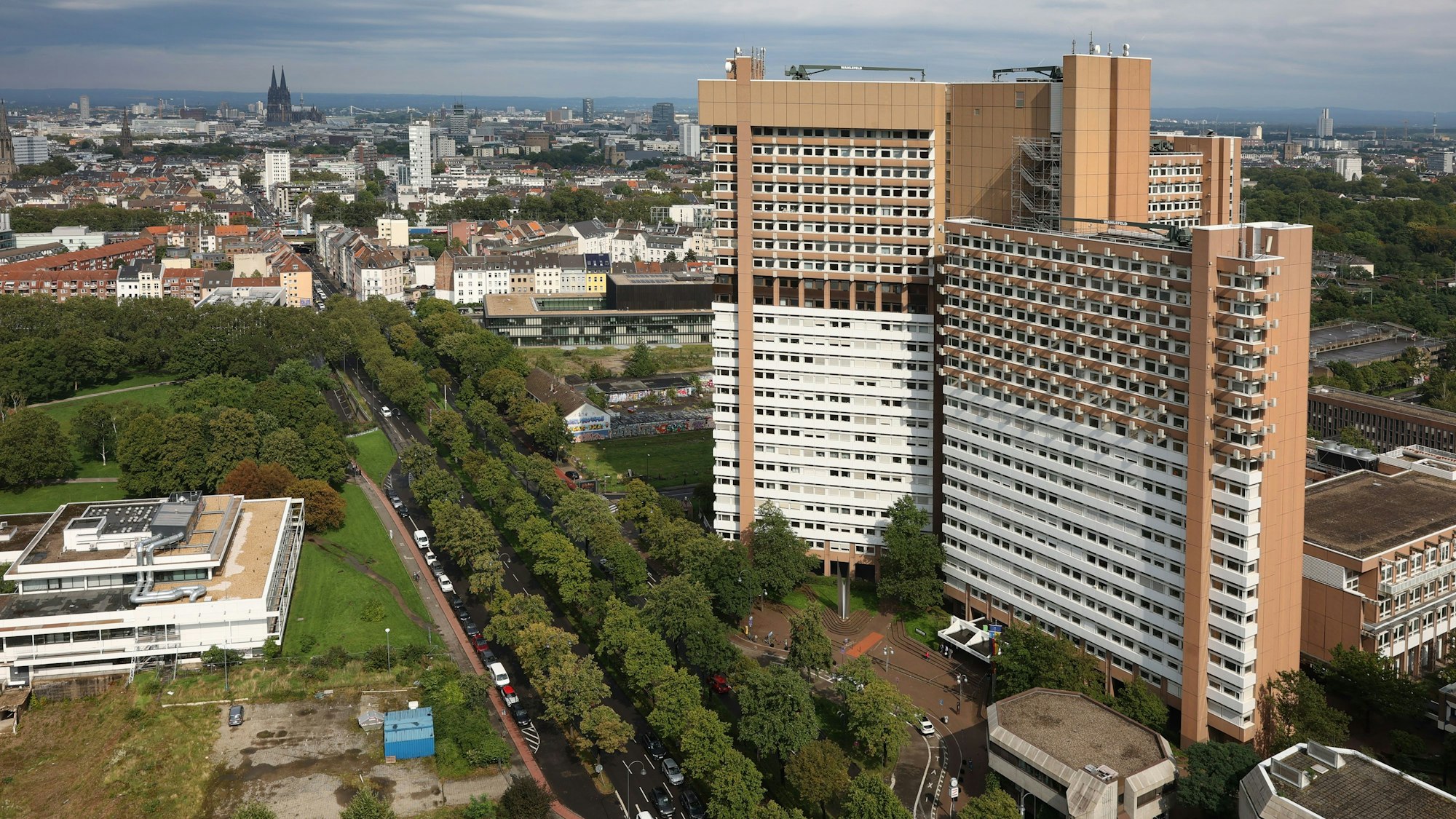 Das Justizhochhaus an der Luxemburger Straße hat ausgedient. Nun steht fest, wie genau der Neubau aussehen soll.