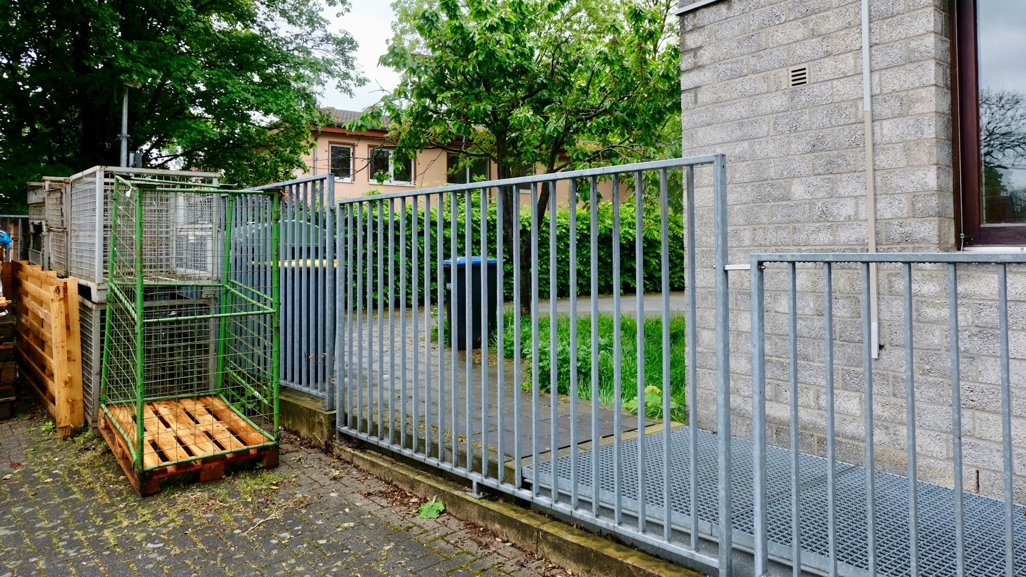 gewünschten Durchgang von der Renneberg- zur Weisshausstraße, der nicht kommen wird