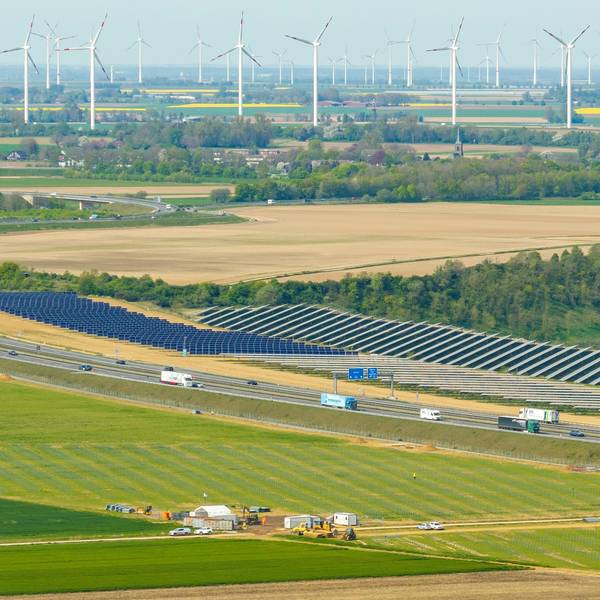 Der neue Solarpark entsteht auf einer rekultivierten Fläche des Tagebaus Garzweiler innerhalb eines 200-Meter-Randstreifens entlang der A44.