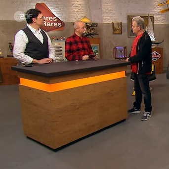 Rüdiger Böhler aus Leverkusen mit Horst Lichter und Experte Colmar Schulte-Goltz bei Bares für Rares.