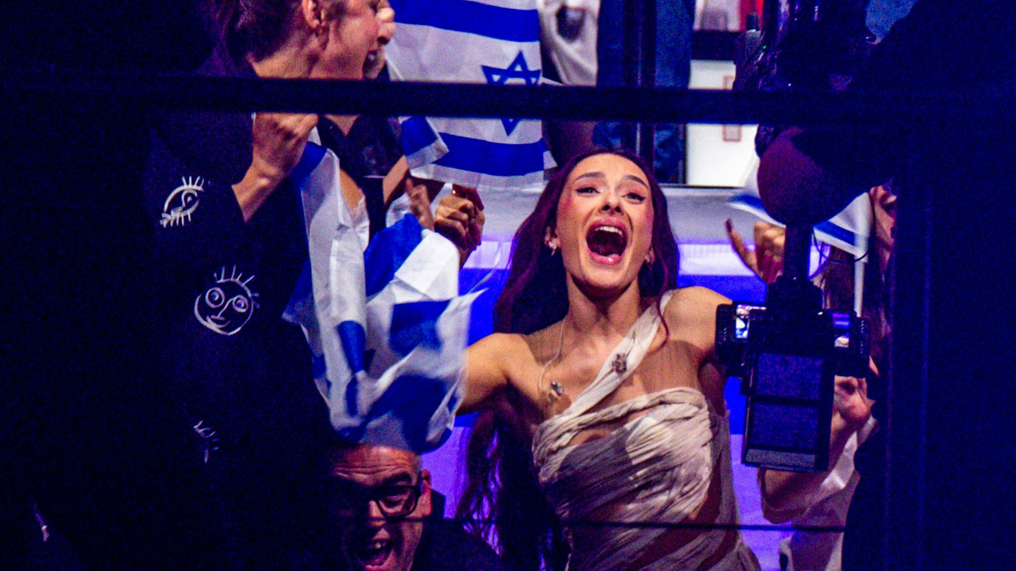 Eden Golan, die für Israel startet, jubelt nach dem Erreichen des Finales beim Eurovision Song Contest (ESC) 2024.