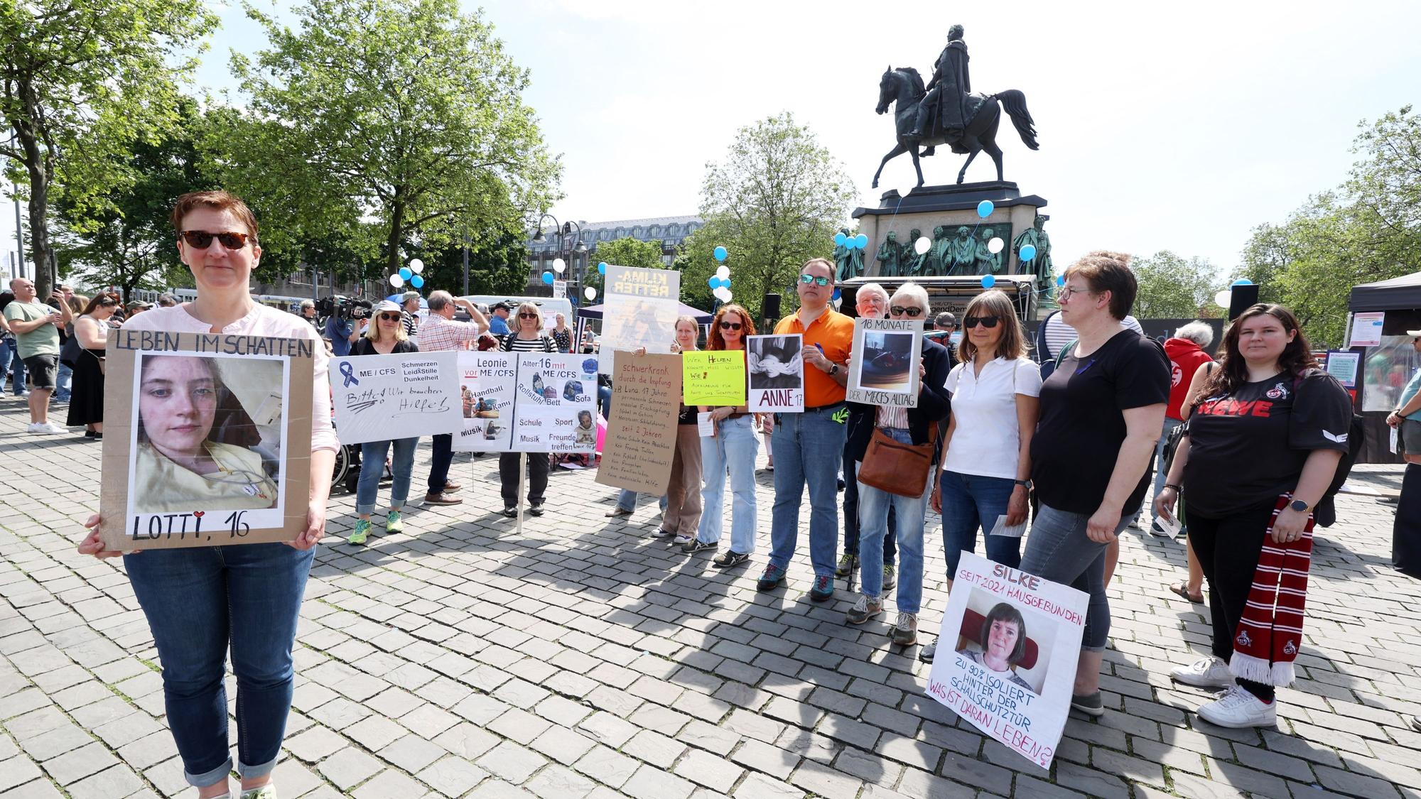 Liegenddemo auf dem Heumarkt für Menschen mit ME/CFS und Long Covid.