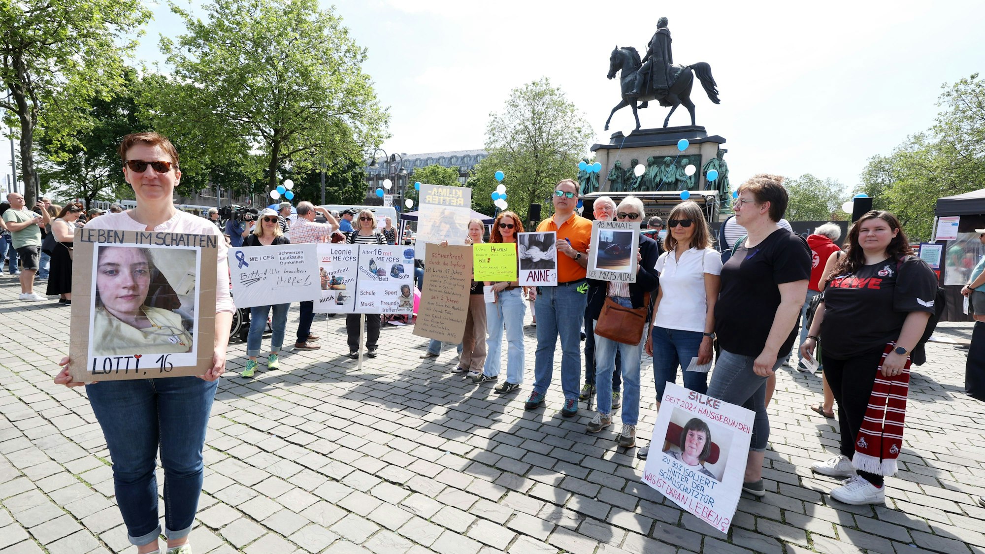 Liegenddemo auf dem Heumarkt für Menschen mit ME/CFS und Long Covid.