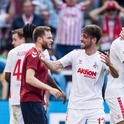 Kölner Jubeltraube nach dem 3:2 durch Damion Downs.