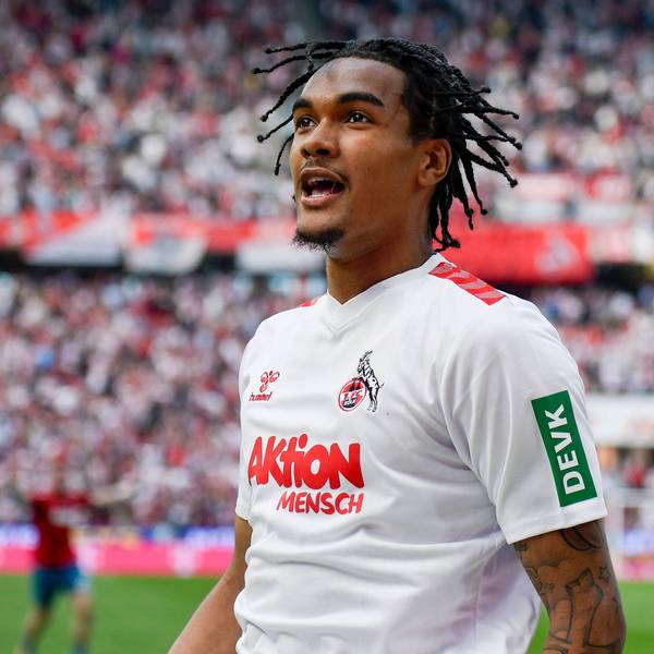 Damion Downs jubelt nach sienem Tor zum 3:2.