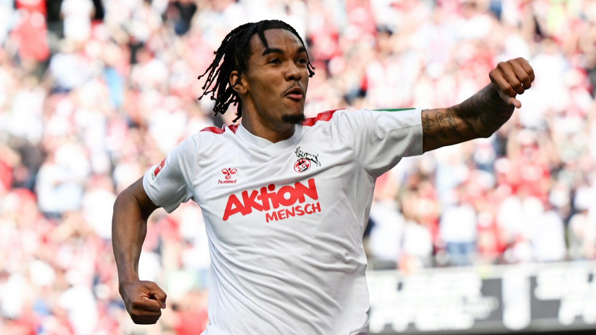 Damion Downs vom 1. FC Köln jubelt nach seinem 3:2-Siegtreffer gegen Union Berlin.