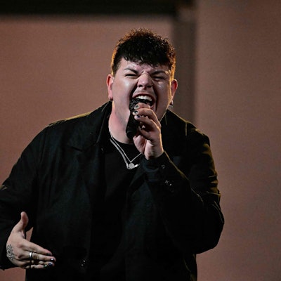 Isaak Guderian singt für Deutschland.