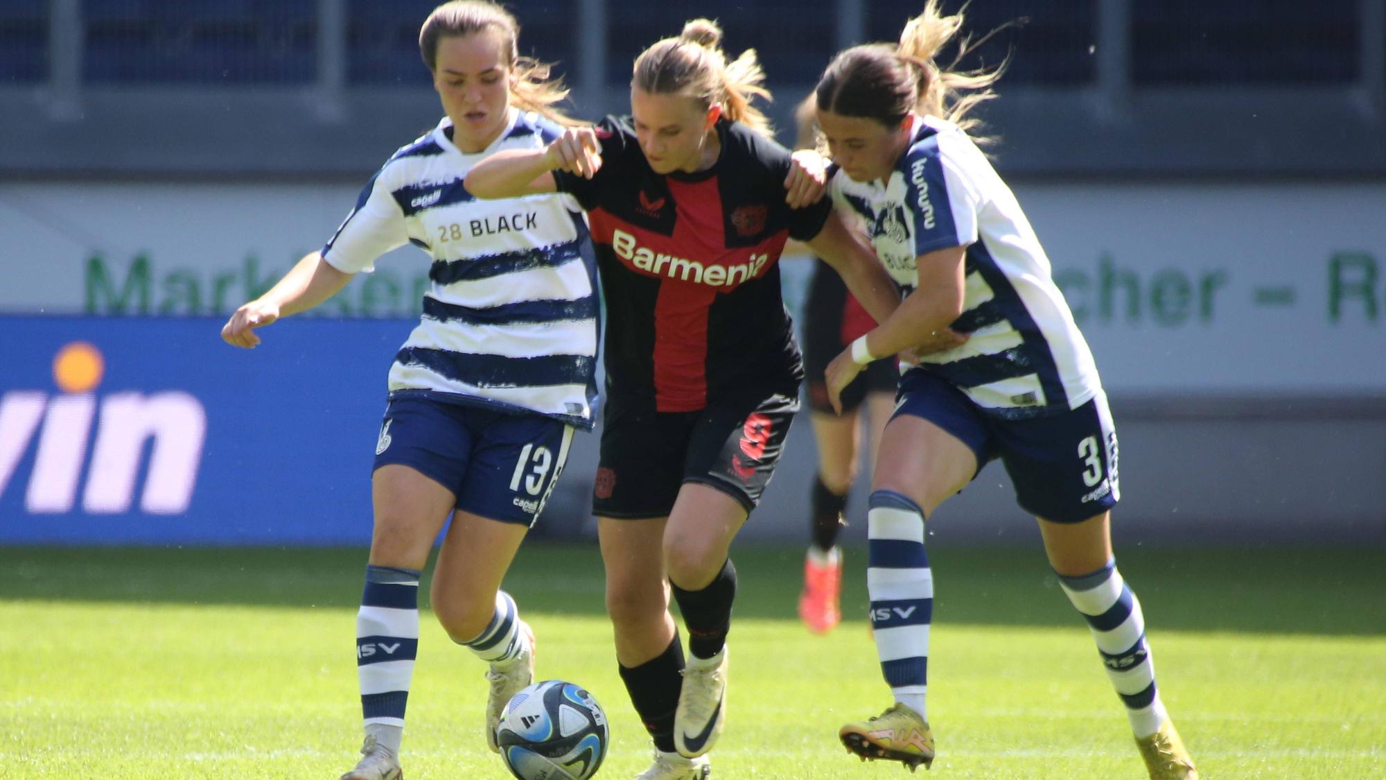 11.05.2024, xgrfx, Fussball 1.Bundesliga Damen, MSV Duisburg Damen - Bayer 04 Leverkusen emspor, v.l. Nikola Karczewska Bayer Leverkusen DFL/DFB REGULATIONS PROHIBIT ANY USE OF PHOTOGRAPHS as IMAGE SEQUENCES and/or QUASI-VIDEO Duisburg *** 11 05 2024, xgrfx, Fussball 1 Bundesliga Damen, MSV Duisburg Damen Bayer 04 Leverkusen emspor, v l Nikola Karczewska Bayer Leverkusen DFL DFB REGULATIONS PROHIBIT ANY USE OF PHOTOGRAPHS as IMAGE SEQUENCES and or QUASI VIDEO Duisburg