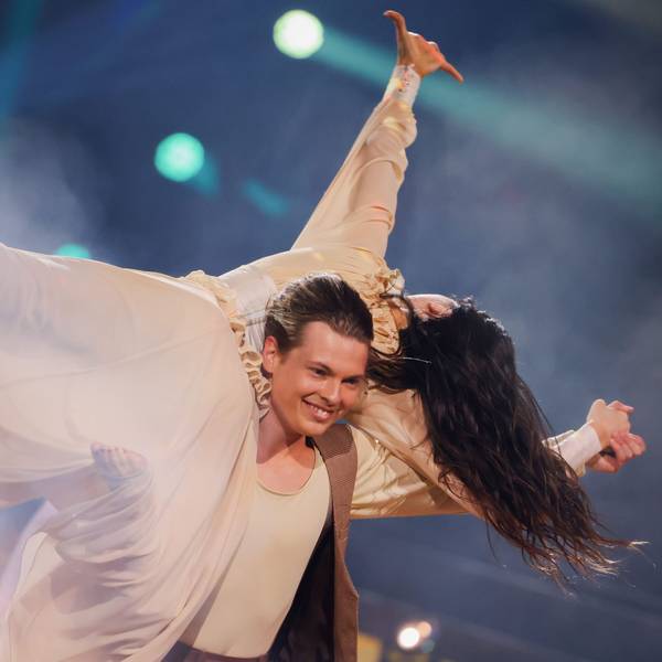 Gabriel Kelly gehört mit Malika Dzumaev bei „Let's Dance“ zu den Favoriten auf die Nachfolge von Vorjahressiegerin Anna Ermakova.