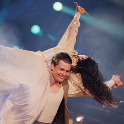 Gabriel Kelly gehört mit Malika Dzumaev bei „Let's Dance“ zu den Favoriten auf die Nachfolge von Vorjahressiegerin Anna Ermakova.