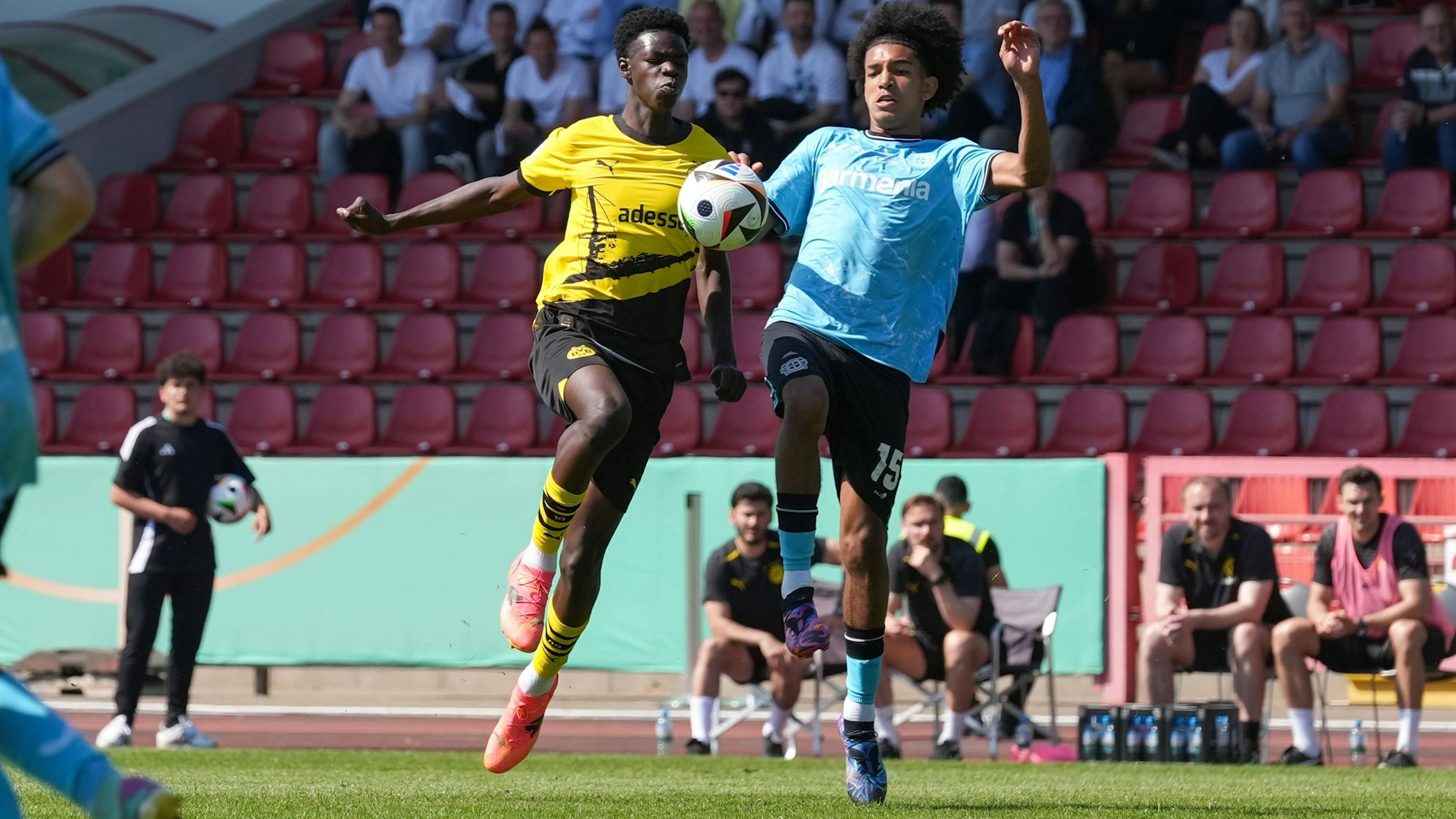 Sonntag, 12.05.2024 Saison 2023 2024 Finale um die Deutsche Meisterschaft in der B-Junioren Bundesliga, U17, U 17 Bundesliga im Stadion Niederrhein, Oberhausen, Germany. BV Borussia Dortmund U17 - SV Bayer Leverkusen U17. Mussa Kaba BVB *** Sunday, 12 05 2024 Season 2023 2024 Final for the German Championship in the B Junior Bundesliga, U17 Bundesliga at Stadion Niederrhein, Oberhausen, Germany BV Borussia Dortmund U17 SV Bayer Leverkusen U17 Mussa Kaba BVB