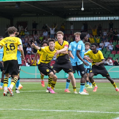 Sonntag, 12.05.2024 Saison 2023 2024 Finale um die Deutsche Meisterschaft in der B-Junioren Bundesliga, U17, U 17 Bundesliga im Stadion Niederrhein, Oberhausen, Germany. BV Borussia Dortmund U17 - SV Bayer Leverkusen U17. Torjubel nach dem 3:2 durch Jan Luca Riedl BVB. *** Sunday, 12 05 2024 Season 2023 2024 Final for the German Championship in the B Junior Bundesliga, U17 Bundesliga at Stadion Niederrhein, Oberhausen, Germany BV Borussia Dortmund U17 SV Bayer Leverkusen U17 Goal celebration after the 3 2 by Jan Luca Riedl BVB