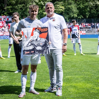 3. Liga: FC Viktoria Köln - SSV Jahn Regensburg, 11.05.2024 Verabschiedung von Luca Marseiler FC Viktoria Köln, 30  Köln, 11.05.2024, 37. Spieltag der 3. Fußball-Liga, FC Viktoria Köln - SSV Jahn Regensburg im Sportpark Hoehenberg in Köln. Die DFL-Bestimmungen verbieten die Verwendung von Fotografien als Bildsequenzen und / oder Quasi-Videos. *** 3 Liga FC Viktoria Köln SSV Jahn Regensburg, 11 05 2024 Farewell to Luca Marseiler FC Viktoria Köln, 30 Cologne, 11 05 2024, 37 matchday of the 3 Football League, FC Viktoria Köln SSV Jahn Regensburg at Sportpark Hoehenberg in Cologne The DFL regulations prohibit the use of photographs as image sequences and or quasi videos Copyright: xBEAUTIFULxSPORTS/LeahxKohringx