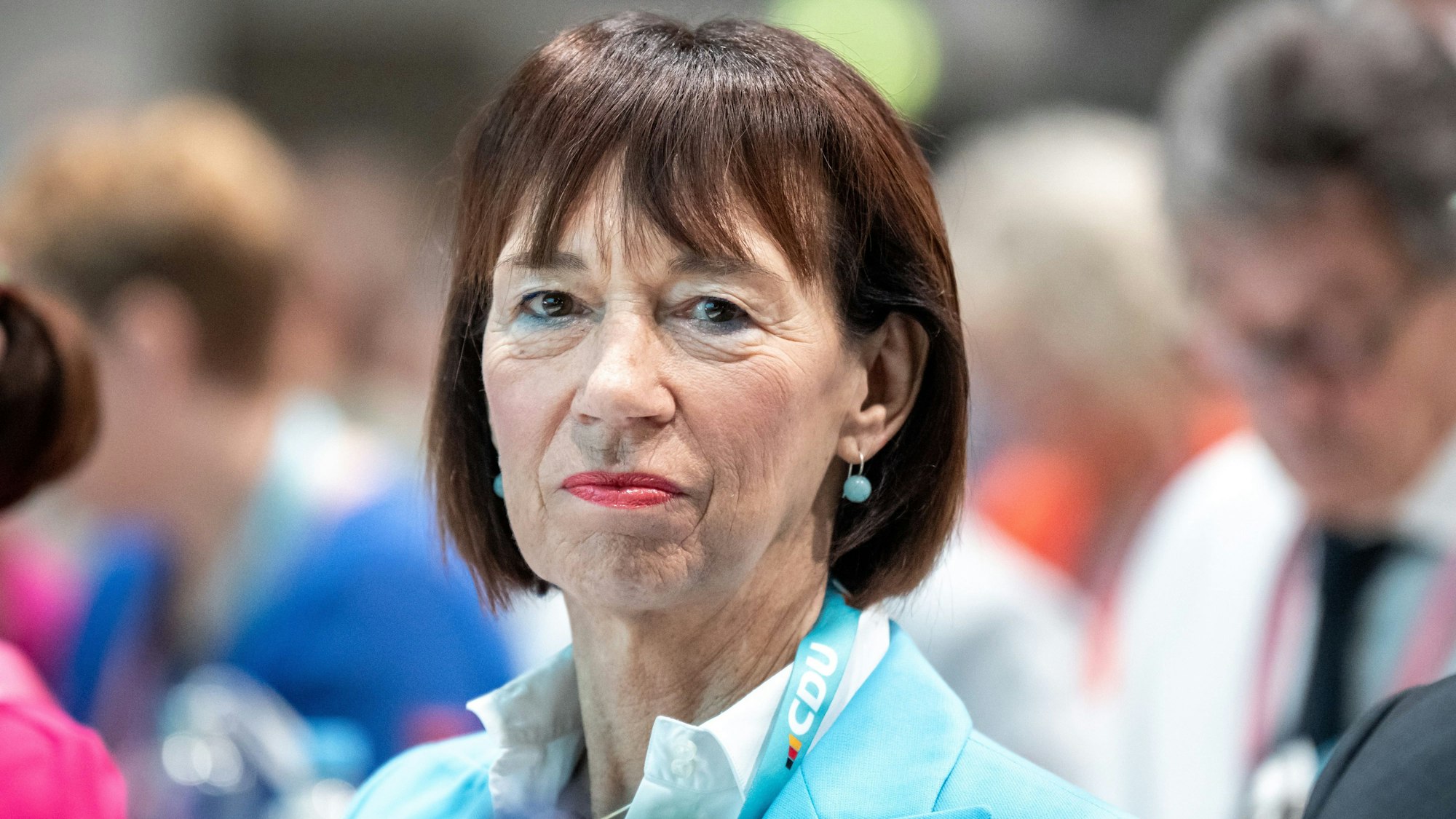 Charlotte Merz, Ehefrau von CDU-Chef Friedrich Merz, verfolgt den Bundesparteitag in Berlin. (Archivbild)