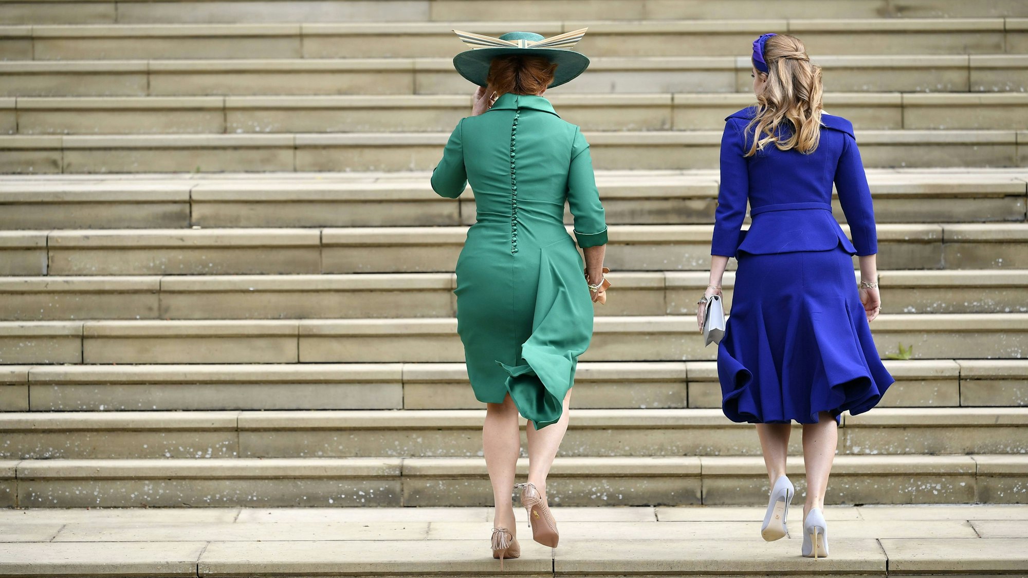 Sarah Ferguson und ihre Tochter Prinzessin Beatrice von York bei der Royal-Hochzeit von Prinzessin Eugenie und Jack Brooksbank in der St. George's Chapel.