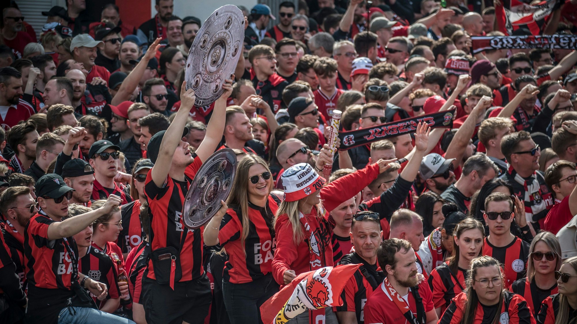 Die Leistungen von Bayer 04 Leverkusen haben in der Stadt einen Rausch ausgelöst.