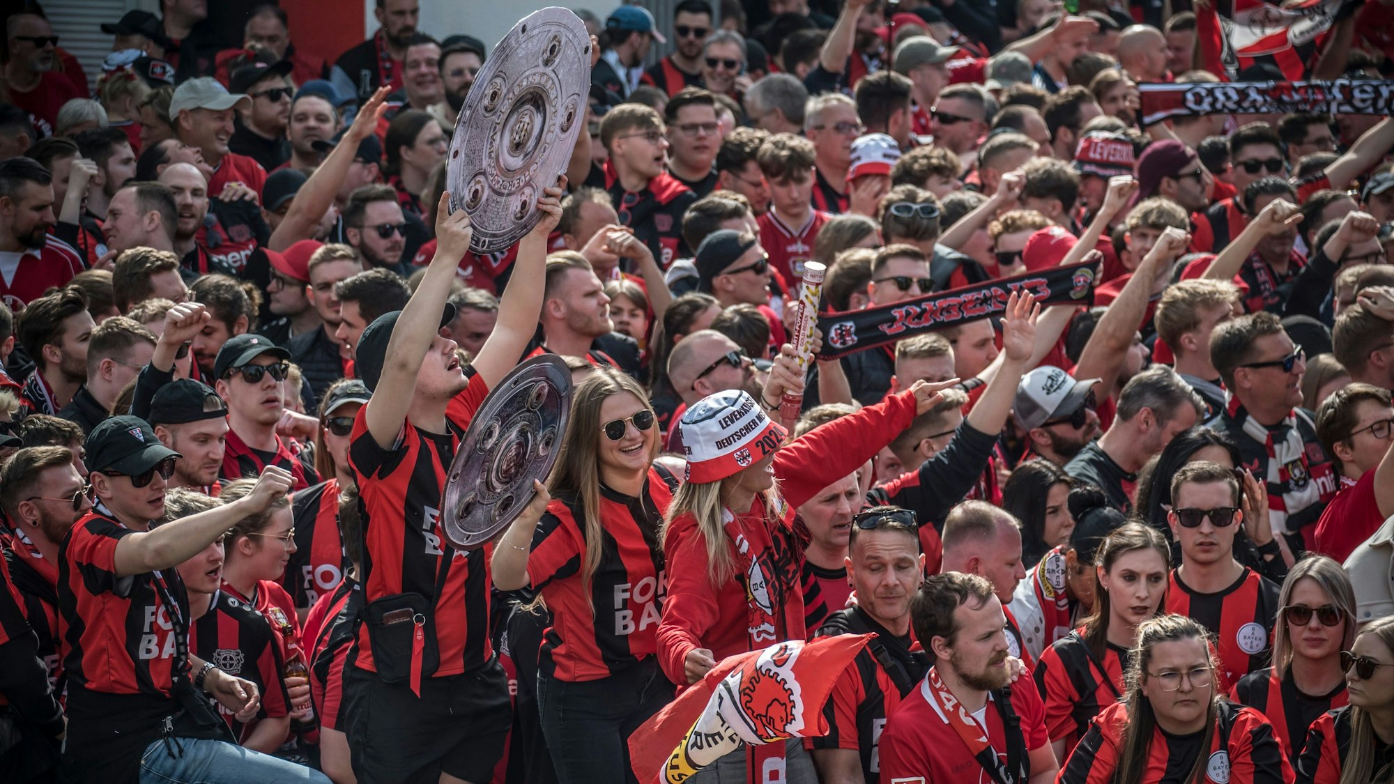 Bayer 04 Leverkusen ist Meister, das inspiriert auch die Musiker in der Stadt.