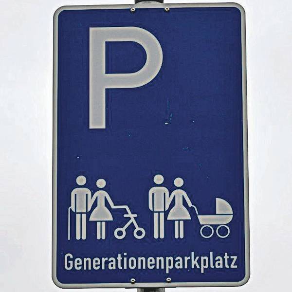 Das Foto zeigt den Generationenparkplatz am Kreishaus in Bergisch Gladbach.