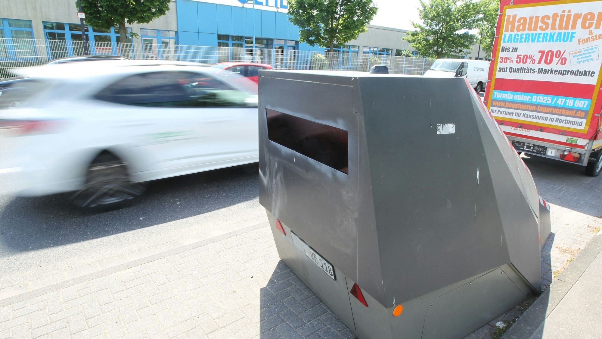 In Troisdorf steht der mobile Blitzer, der jede Woche woanders steht, in dieser Woche auf der Luxenburger Straße in Spich